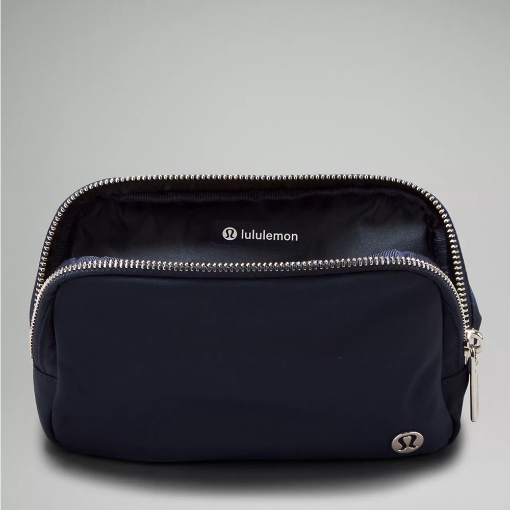 Lululemon Everywhere Belt Bag 1L Metal Hardware- True Navy/ Silver - Picture 8 of 9